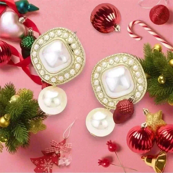 Pearl & Gold Cluster Earrings ( Cream Pearls) - Picture 1 of 2